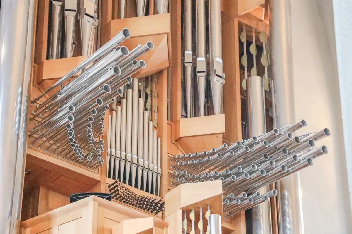 Tuyaux d'orgue en métal argenté