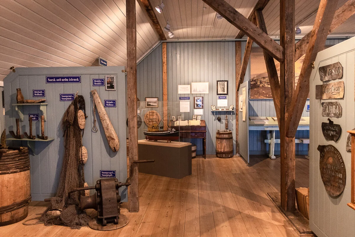 dans le musée du hareng avec expositions et artefacts historiques