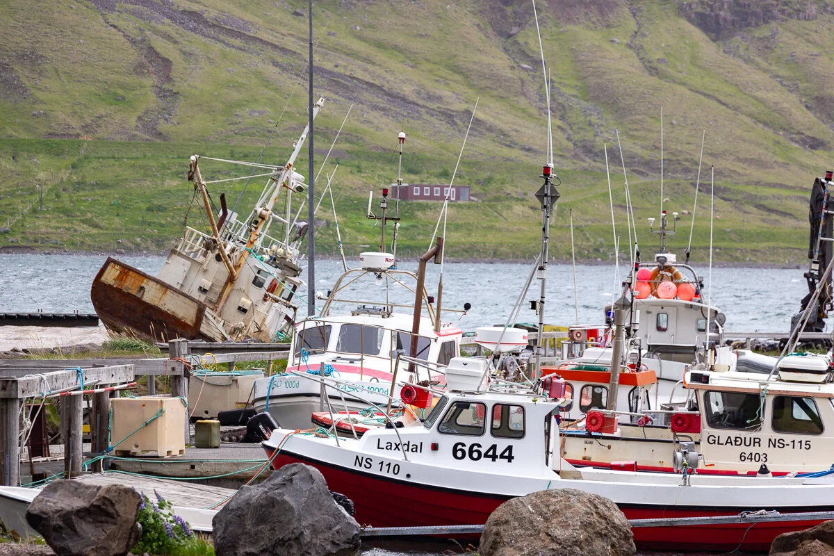 bateaux de pêche amarrés dans le port