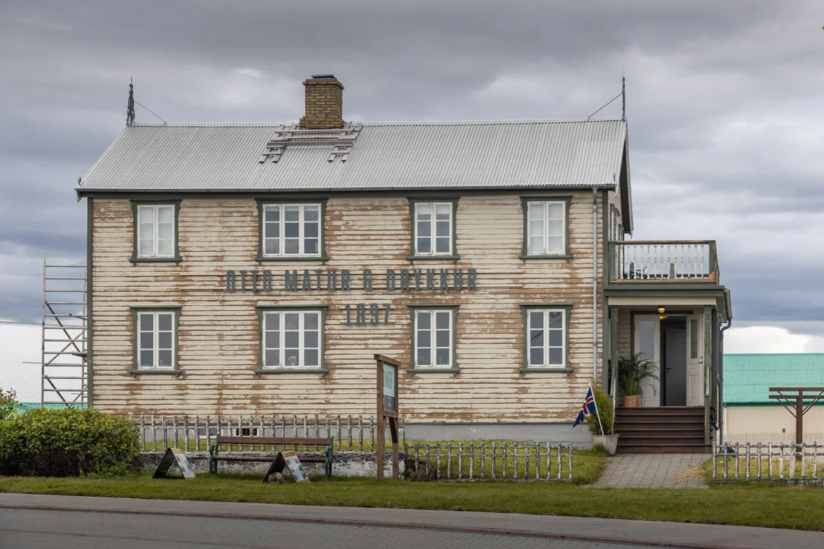 bâtiment du restaurant Otto Matur Drykkur en bois