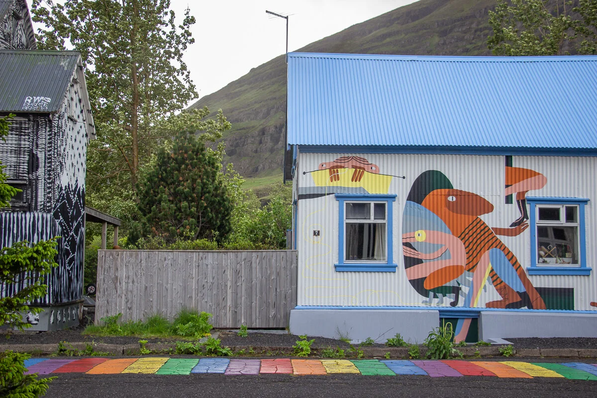street art sur une petite maison