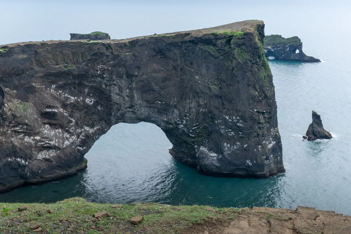 arche rocheuse naturelle en bordure d'océan