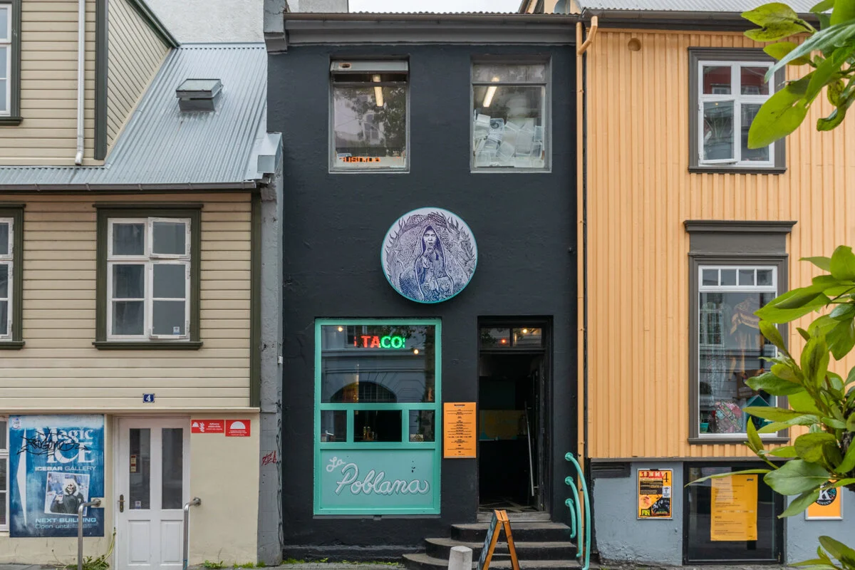 façades de maisons colorées en ville