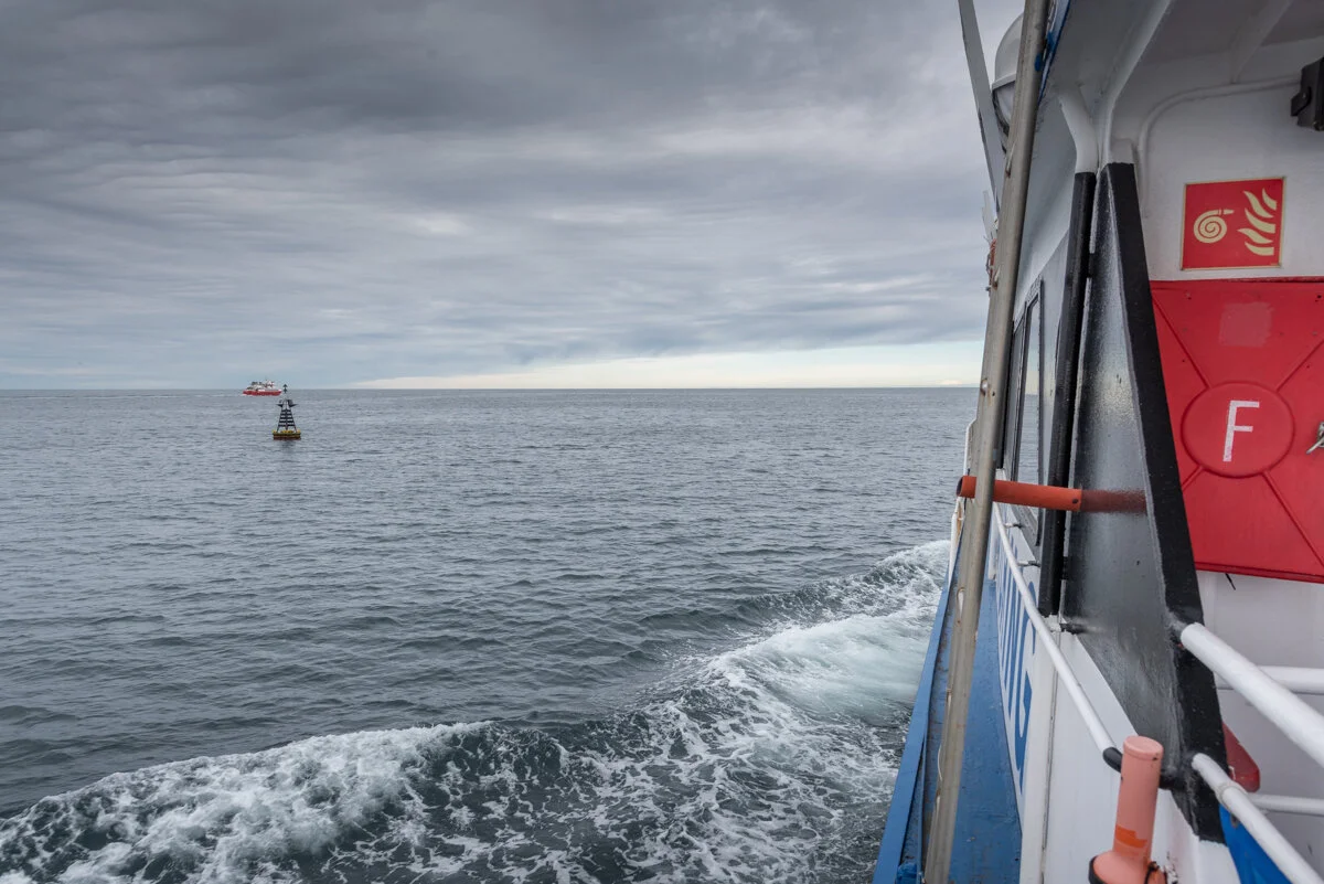 vue depuis un bateau en navigation sur la mer