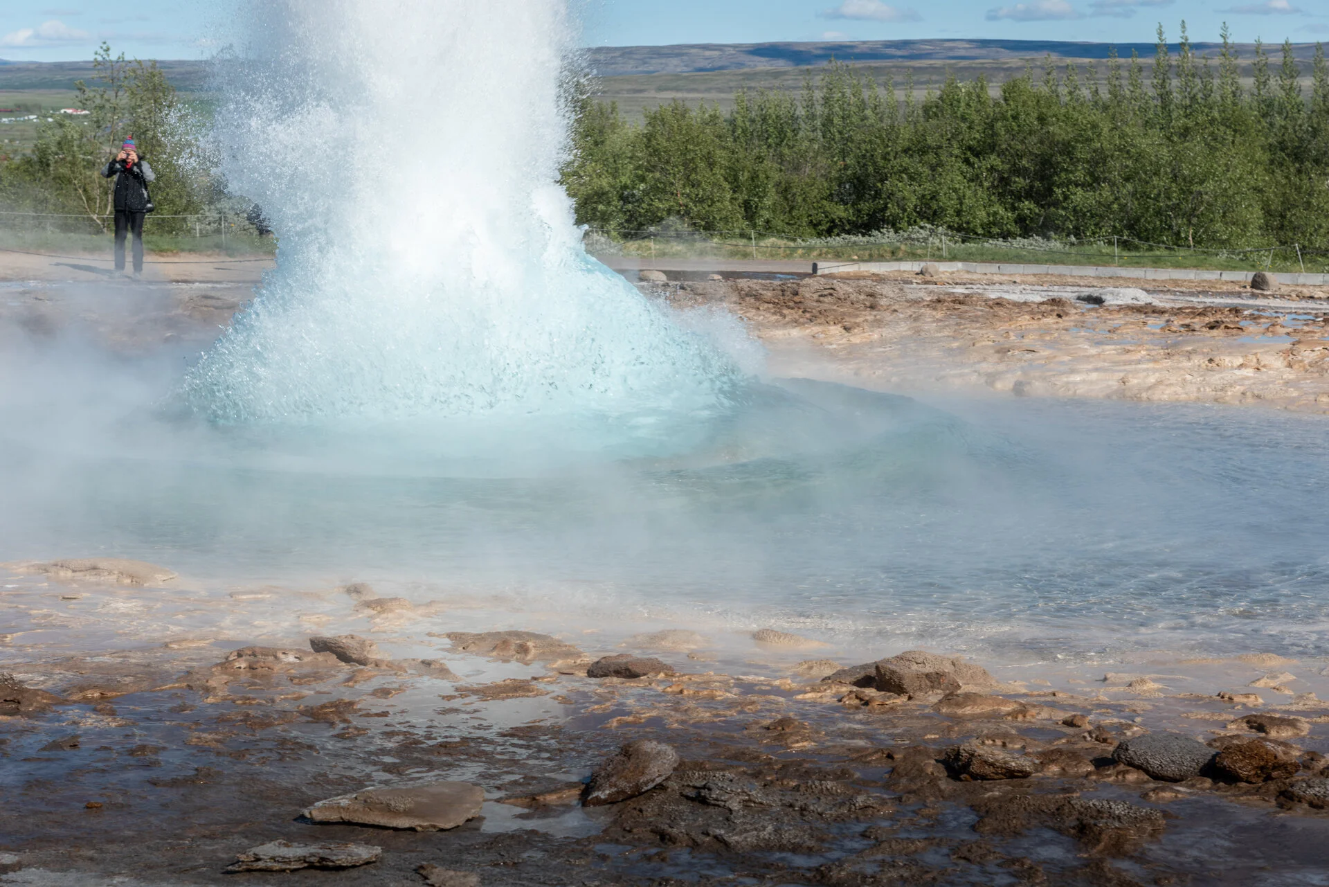 Un geyser en éruption à Geysir