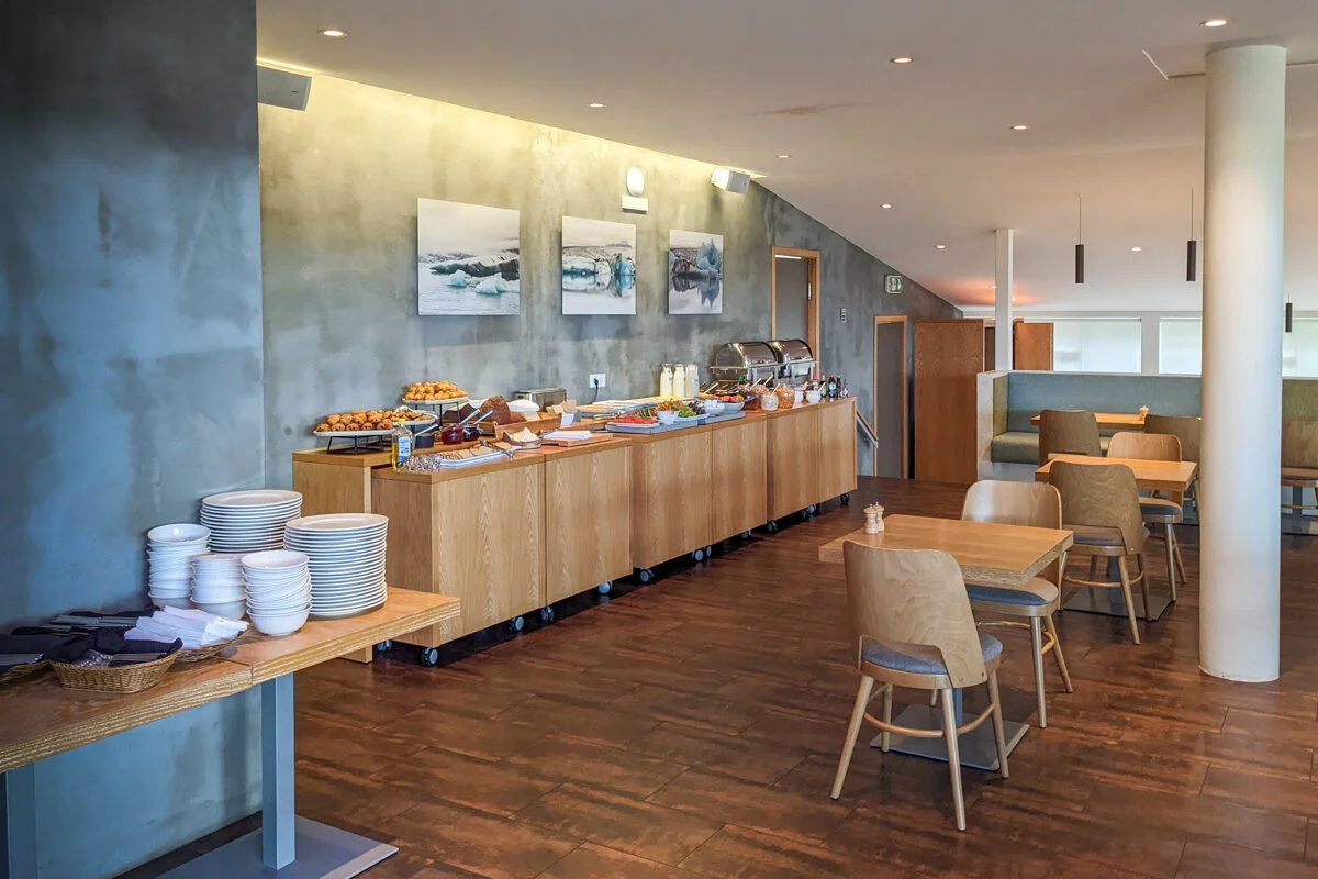 salle du buffet du petit-déjeuner du Fosshotel