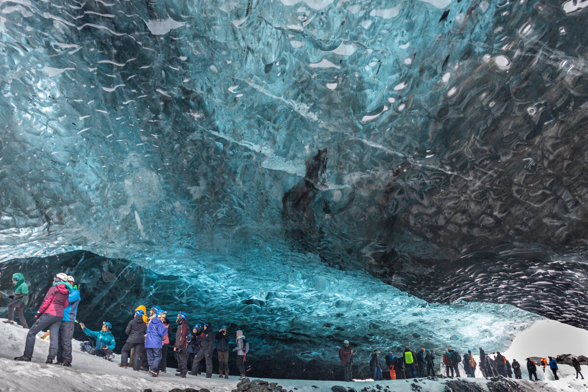 Intérieur d'une ice cave près de Jokulsarlon