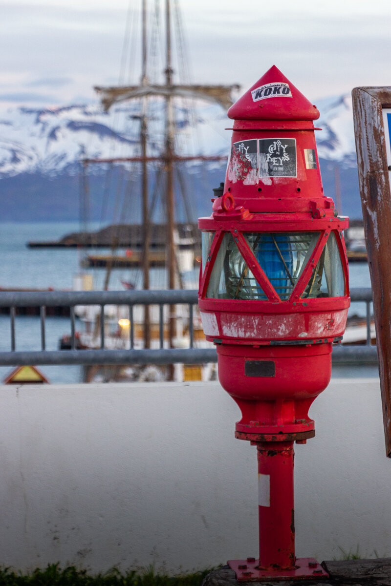 Lampe dans le port d'Husavik