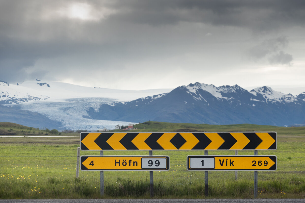 Panneau en Islande d'indication de Hofn et Vik