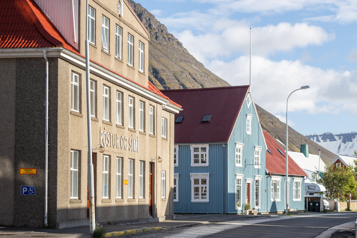 Dans une rue à Isafjordur en Islande