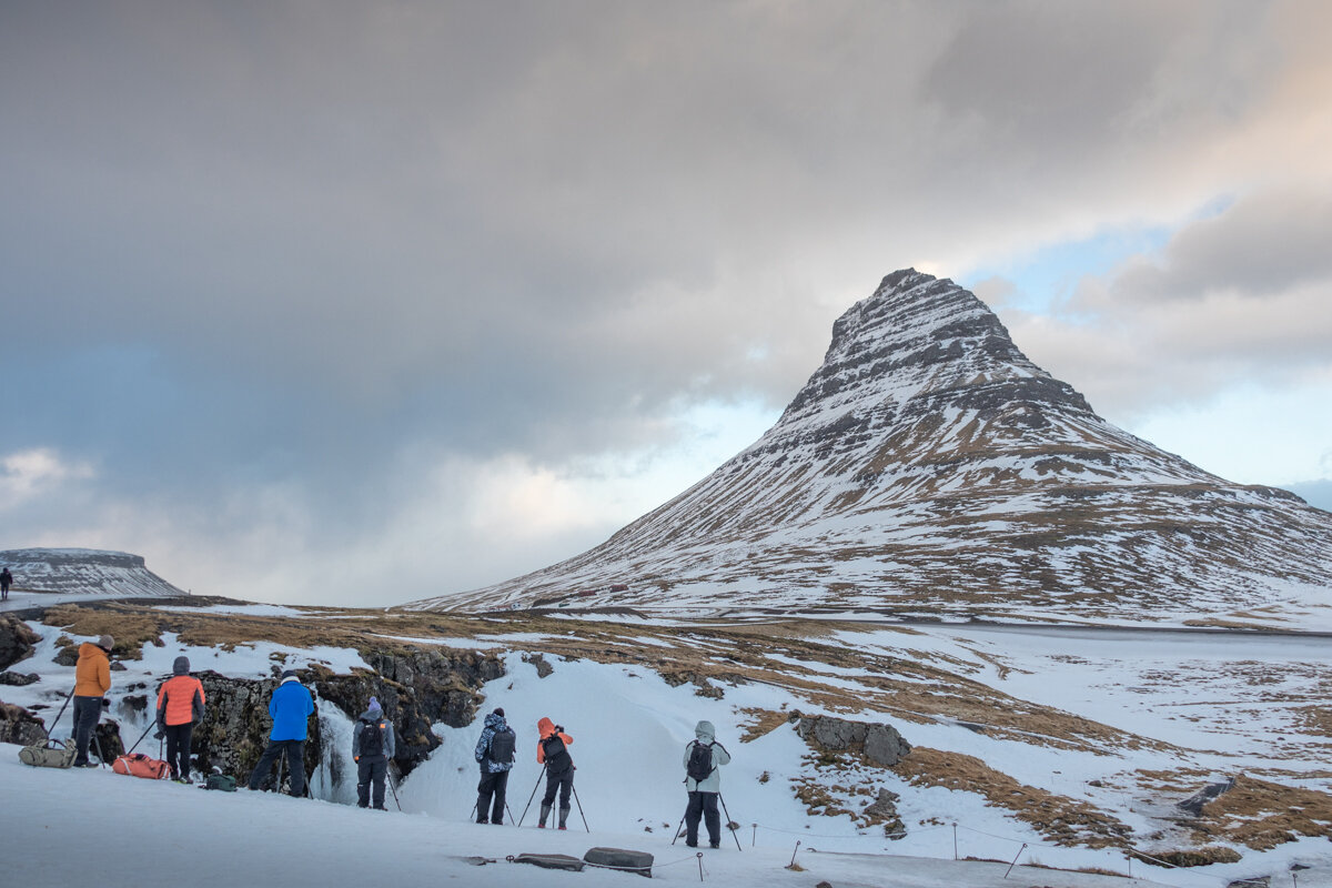 Photographes devant Kirjufell à Snaefellsnes