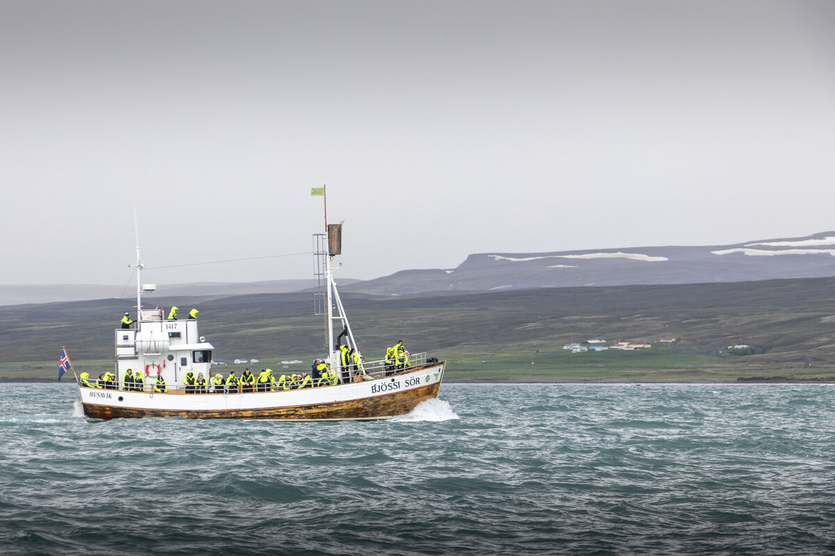 Ancien bateau de pêche dans la baie de Skalfandi à Husavik