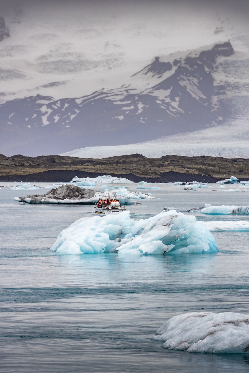 Bateau sur le lagon de Jokulsarlon