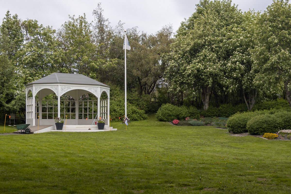 Kiosque dans le jardin botanique d'Akureyri