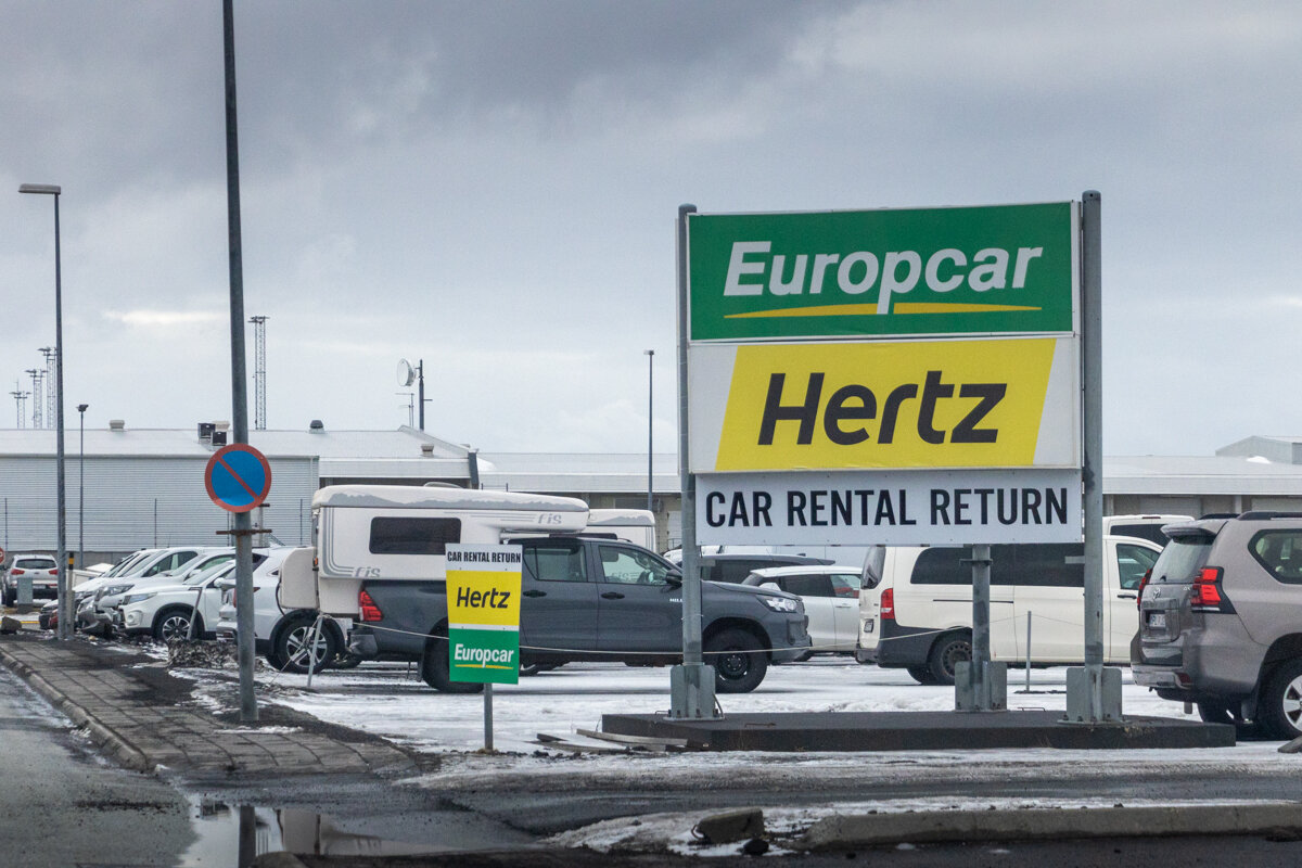 Loueurs de voiture à l'aéroport de Reykjavik