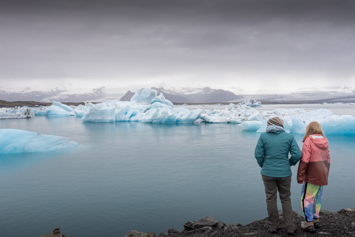 Touristes à Jokulsarlon en Islande