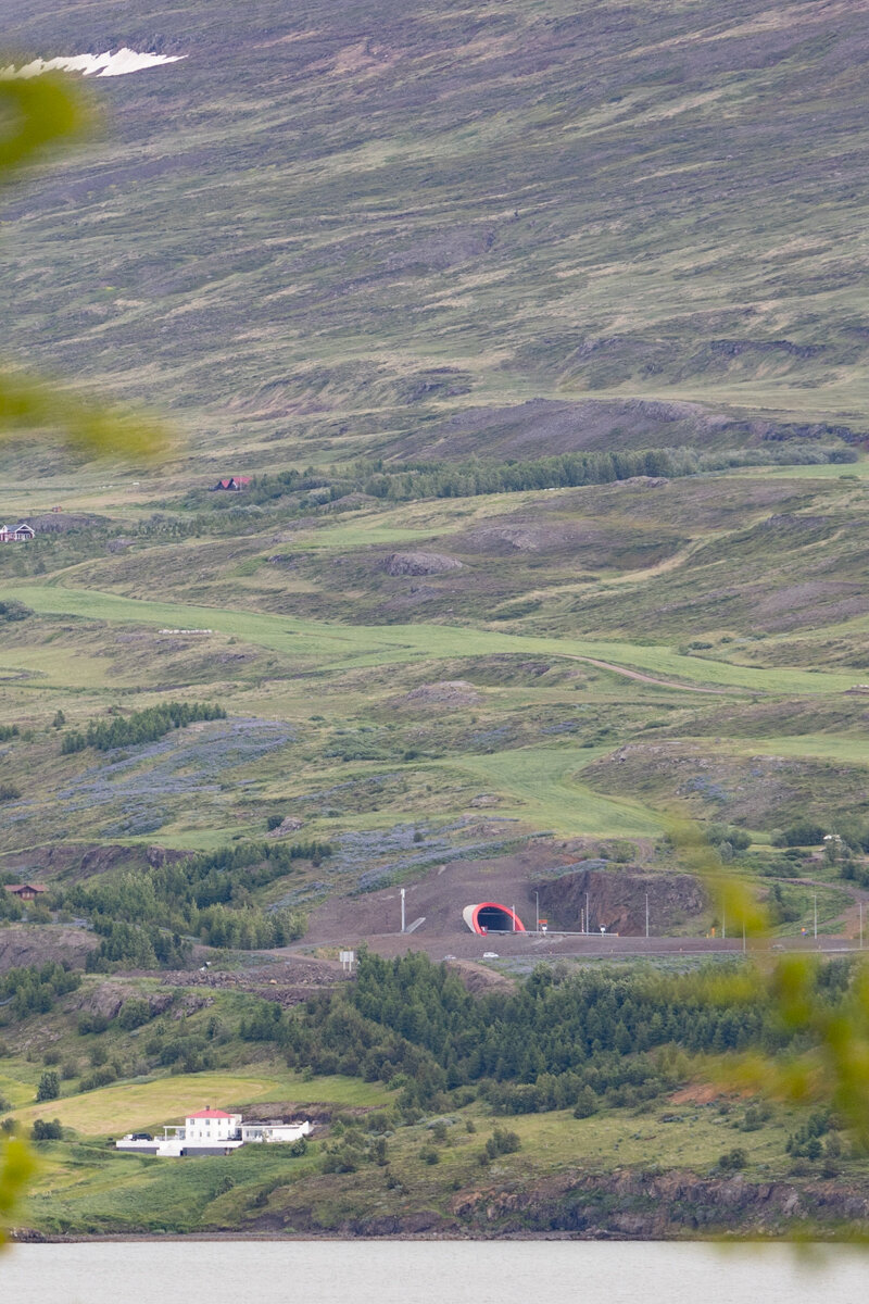 Tunnel dans la montagne à Akureyri