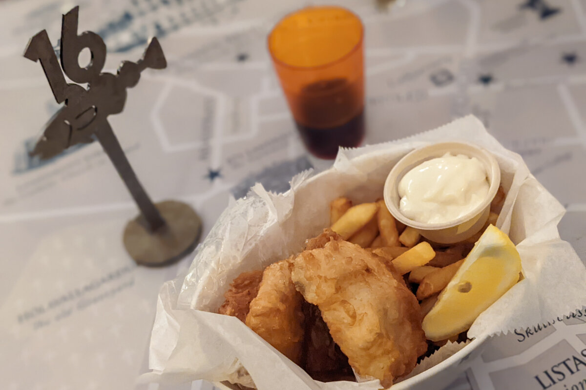 Assiette au restaurant Fish and Chips de Reykjavik