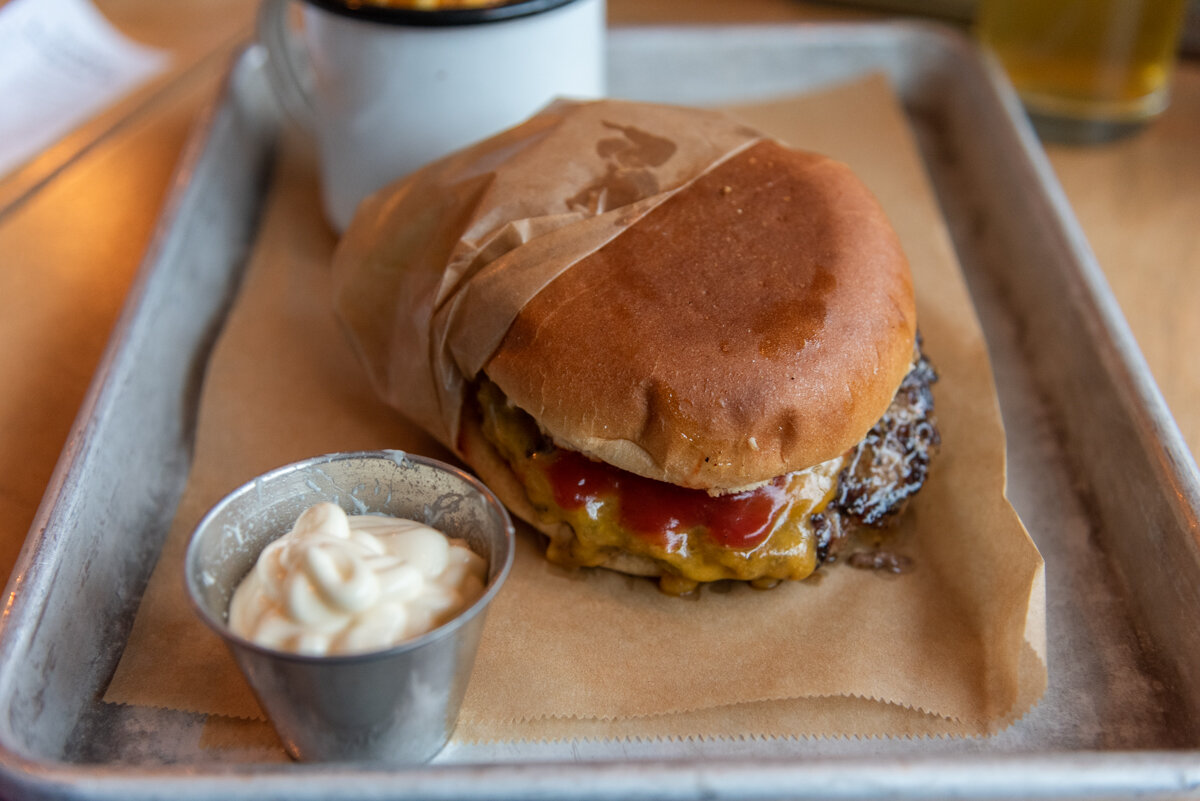 Burger dans un restaurant à Vik