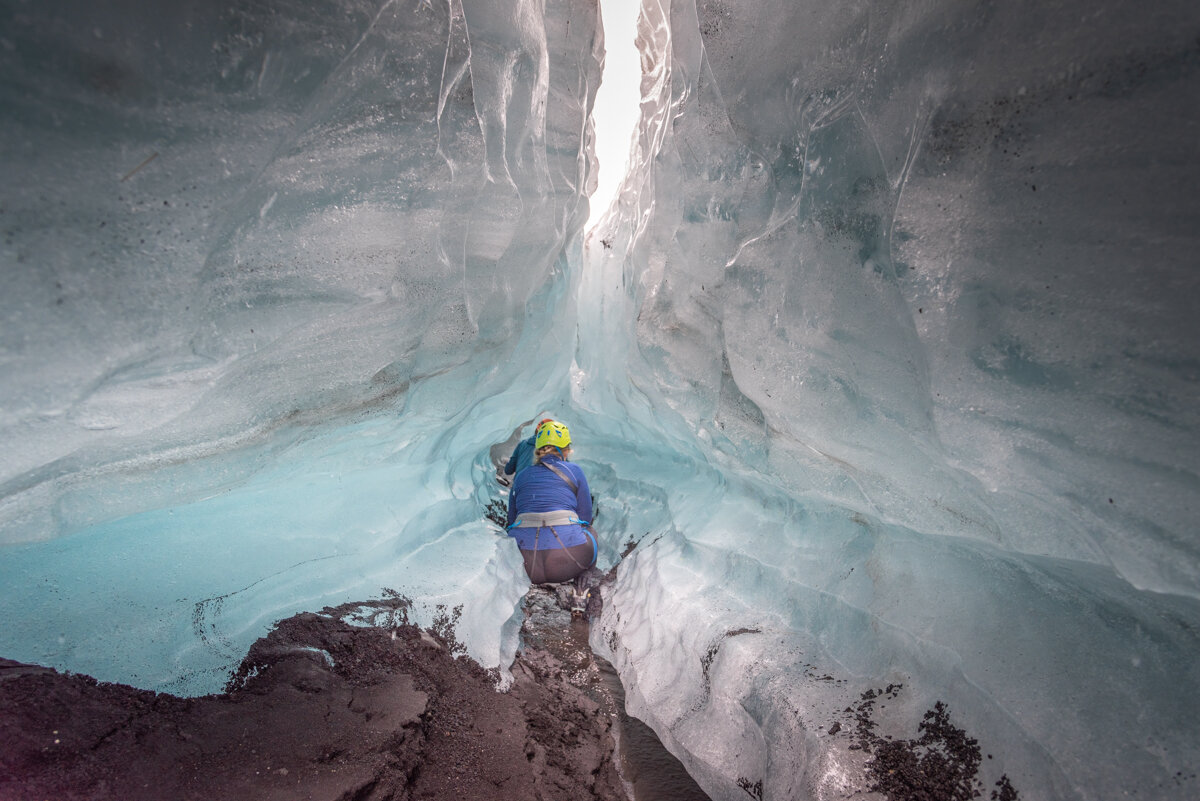 Cavité glaciaire sur le Solheimajokull