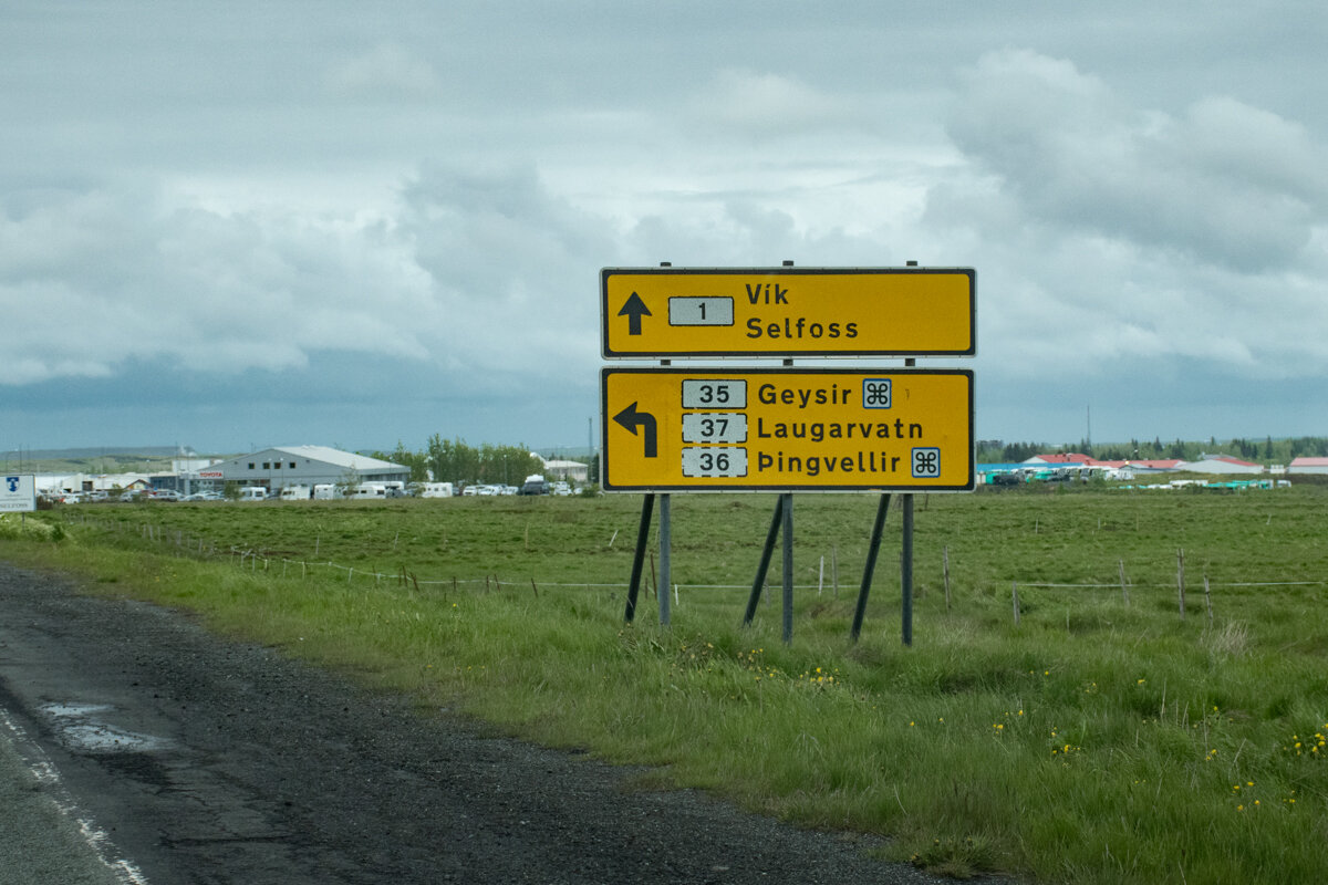 Panneau indiquant la direction de Vik et Selfoss