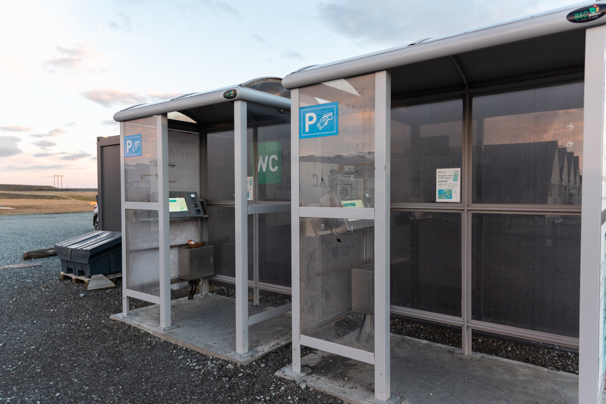 Cabine pour payer le parking à Jokulsarlon